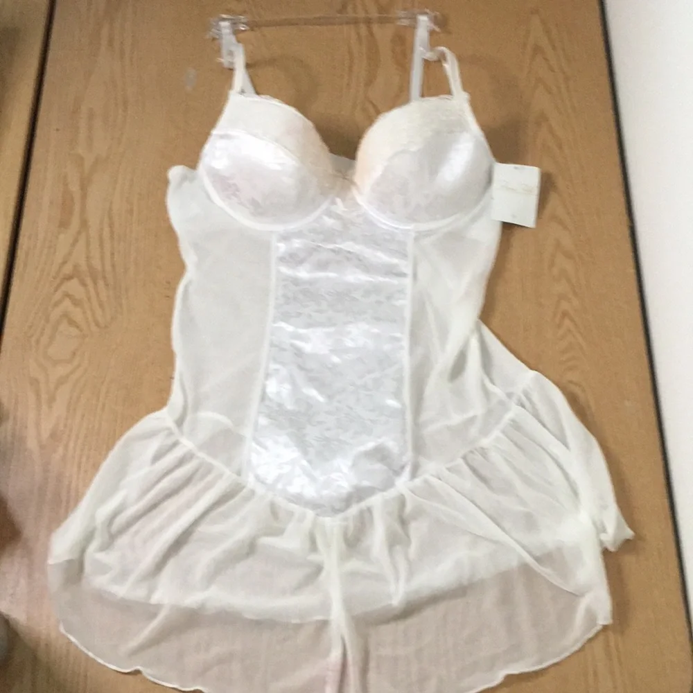 New Women’s Rene Rofe Underwired Lingerie Chemise Gown Slip Ivory Size Medium